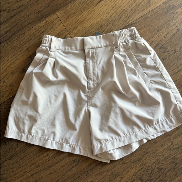 Vuori Villa Trouser Shorts - Picture 2 of 7